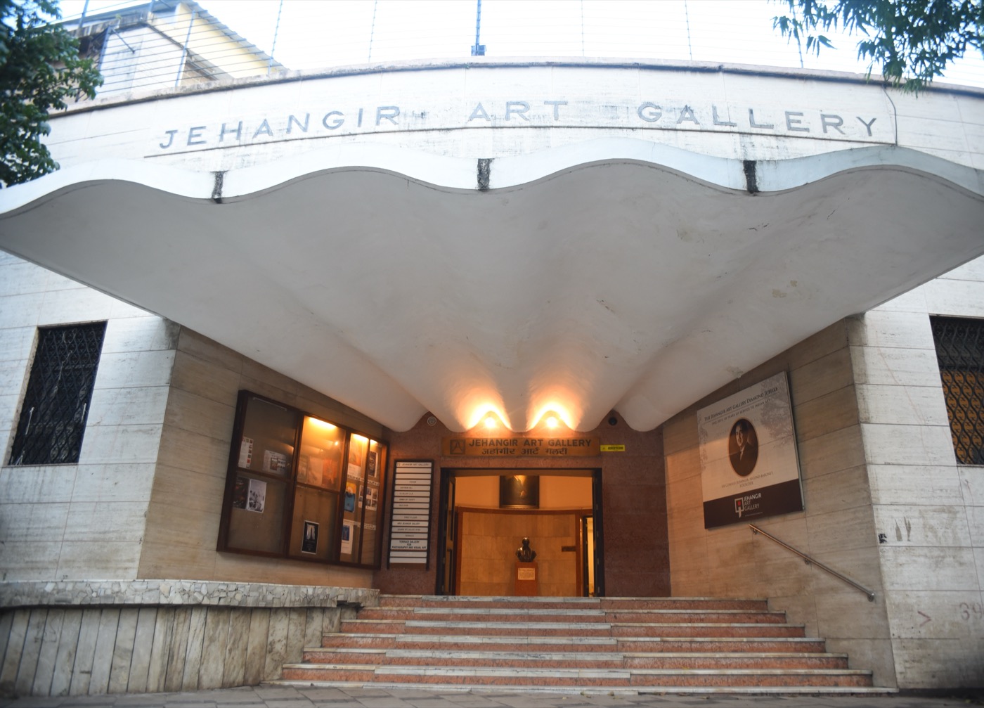 Jehangir Art Gallery — Mumbai Darshan Stop | Free Entry Kala Ghoda | Chalo